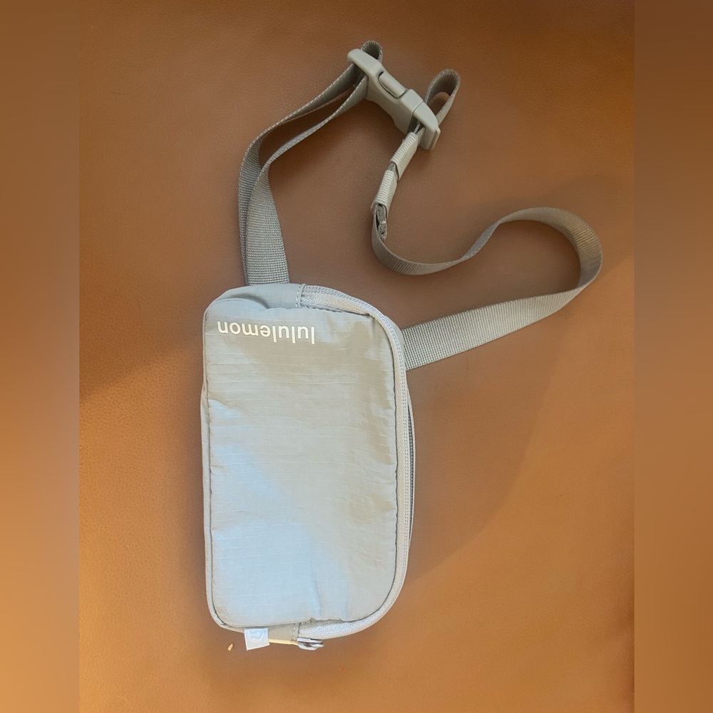 Lululemon Mini Belt Bag NWOT vapor/silver